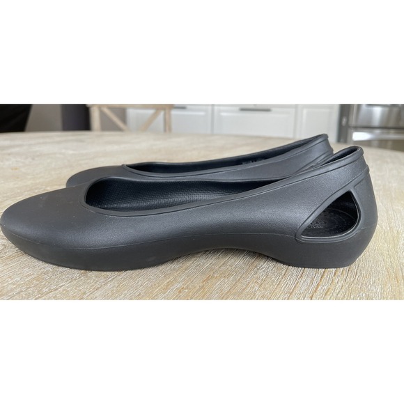 Crocs Laura Womens SZ 11 Cutout Slip On Black Rubber Flats Shoes Sandals 204014 - Picture 2 of 6